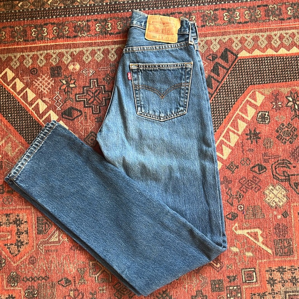 Vintage Levi’s 501s button fly straight leg. Waist:24” inseam: 32”